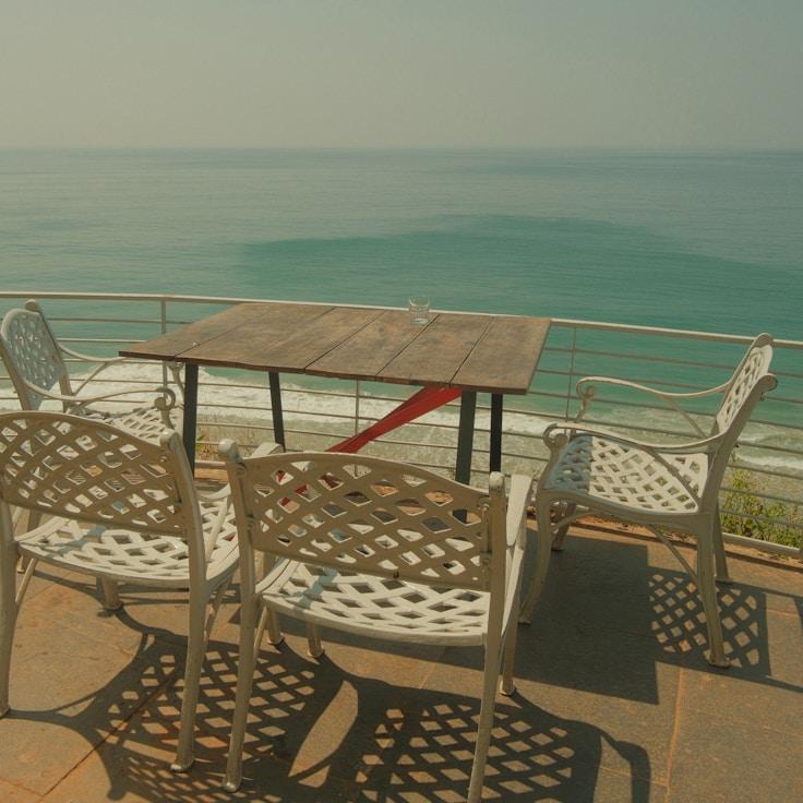 Family terraces and cafés for calm evenings in Portland